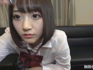 极品莉小妹跟两个小哥哥激情3P，在床上让两小哥轮着玩，揉奶玩逼骚穴特写，压在身下爆草抽插后入干小屁股
