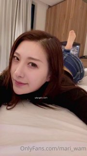充滿騷騷韻味的豐滿小姐姐和兩兄弟在酒店性愛嬉戲，絲襪美腿豐腴翹臀舔吸揉搓銷魂呻吟連連浪叫…